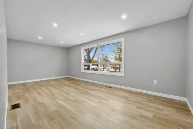 Updated two-bedroom apartment in a quiet neighbourhood - Photo 5