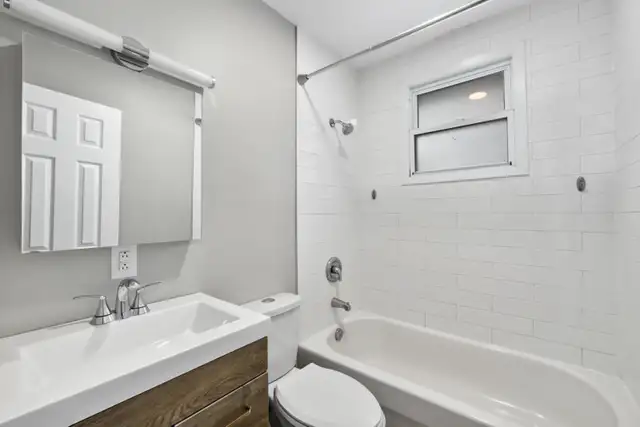 Updated two-bedroom apartment in a quiet neighbourhood - Photo 7