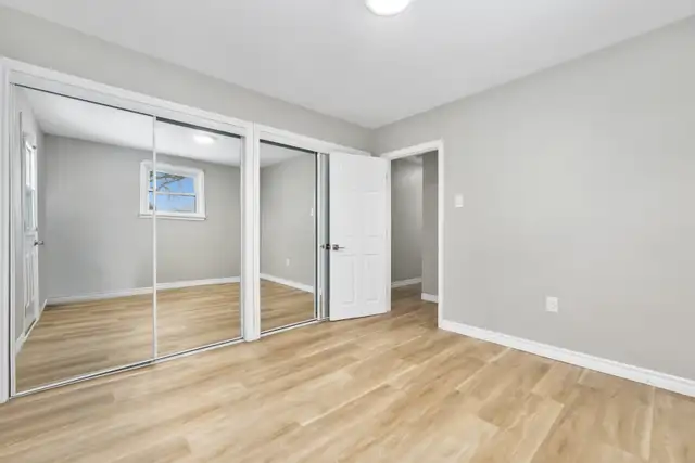 Updated two-bedroom apartment in a quiet neighbourhood - Photo 8