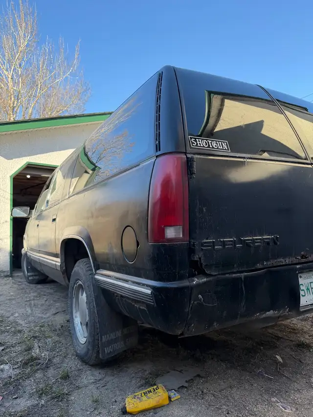 92 GMC Suburban 2 Wheel Dr. - Photo 2