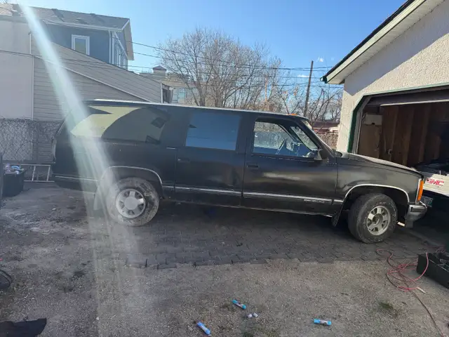 92 GMC Suburban 2 Wheel Dr. - Photo 5