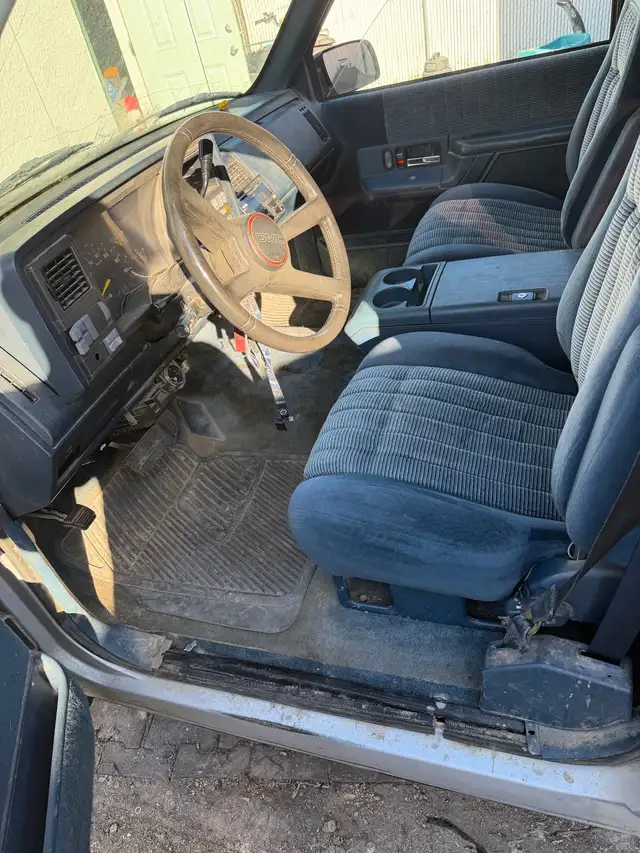 92 GMC Suburban 2 Wheel Dr. - Photo 6