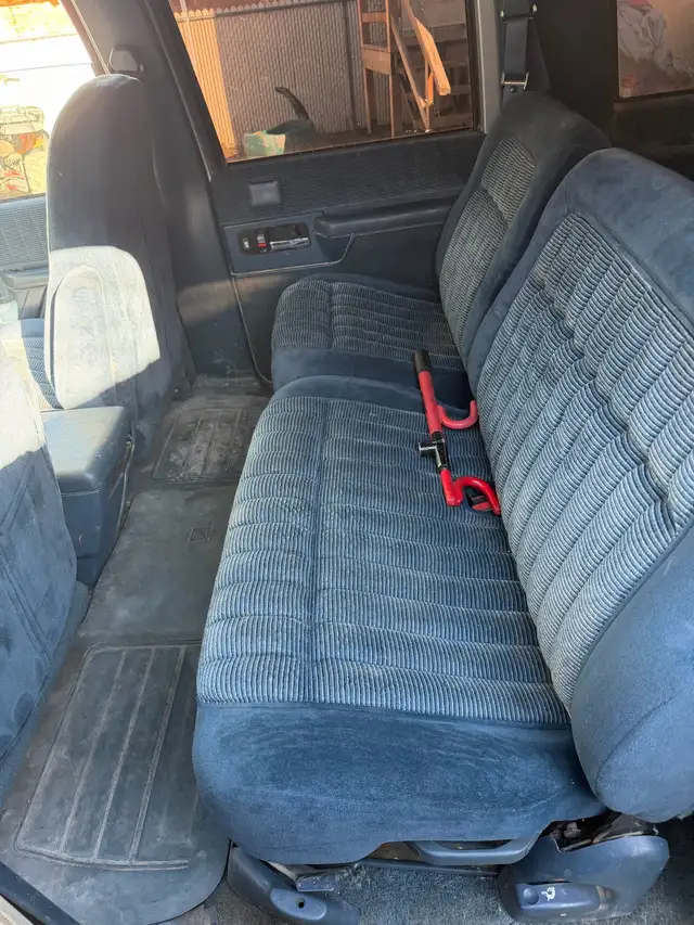 92 GMC Suburban 2 Wheel Dr. - Photo 7