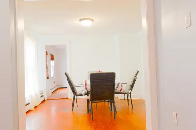 Spacious Bedroom for Rent – All Utilities Included (West) - Photo 3