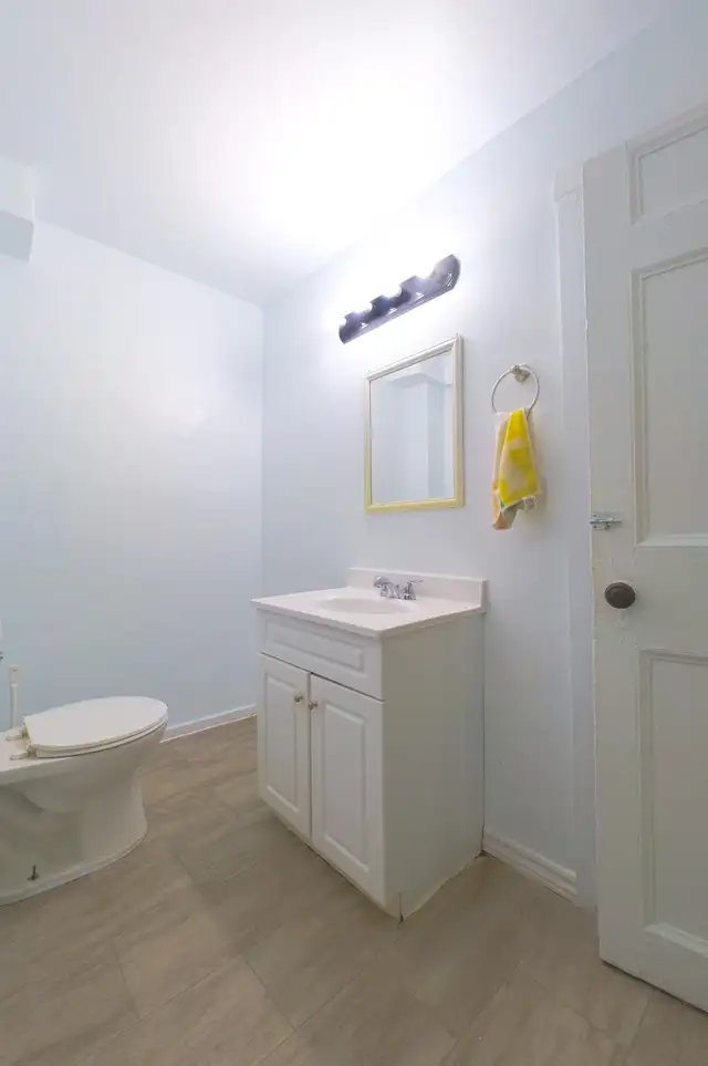 Spacious Bedroom for Rent – All Utilities Included (West) - Photo 5