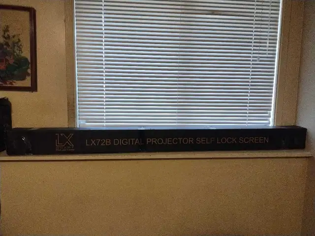 Led 8K smart projector with lock screen - Photo 3