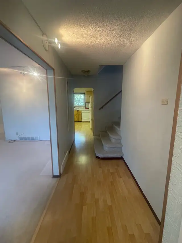 4BR House for Rent in NW Calgary - Photo 3