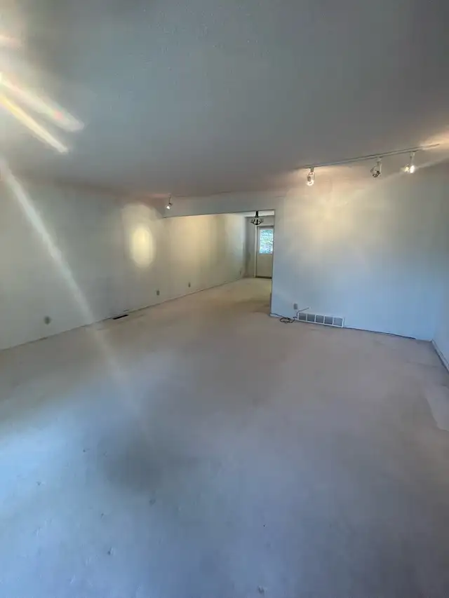 4BR House for Rent in NW Calgary - Photo 4