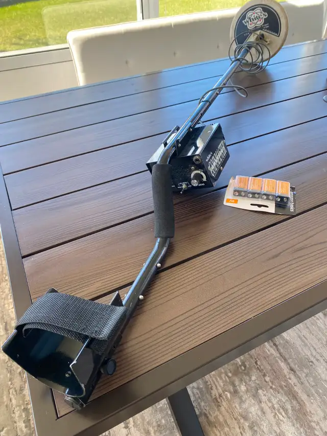 White's Coinmaster Metal Detector with Batteries