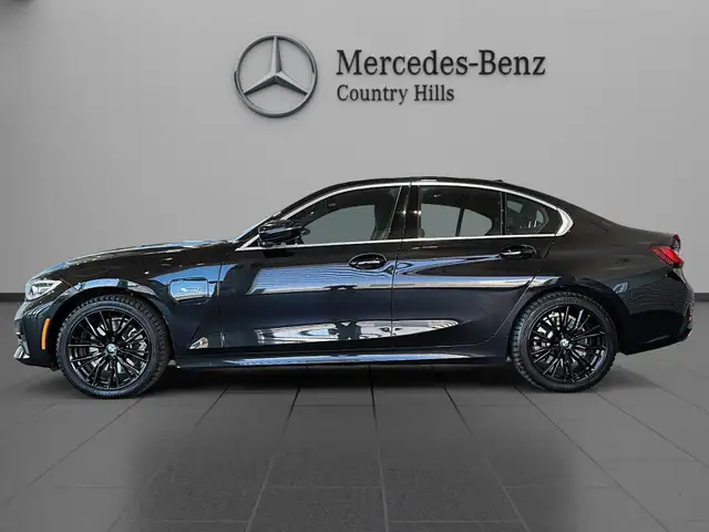 2022 BMW 330e xDrive Sedan Plug-in Hybrid! Outstanding value! - Photo 2