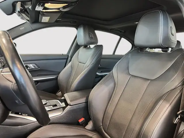 2022 BMW 330e xDrive Sedan Plug-in Hybrid! Outstanding value! - Photo 3