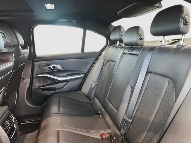 2022 BMW 330e xDrive Sedan Plug-in Hybrid! Outstanding value! - Photo 4