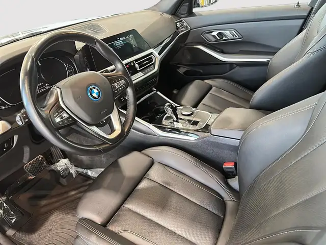 2022 BMW 330e xDrive Sedan Plug-in Hybrid! Outstanding value! - Photo 13