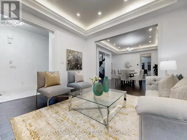 For Sale: Spacious Luxury Detached Home in Observatory - Photo 3