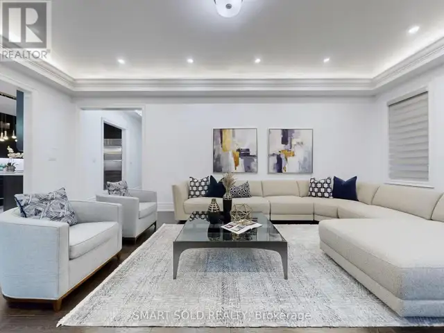 For Sale: Spacious Luxury Detached Home in Observatory - Photo 8