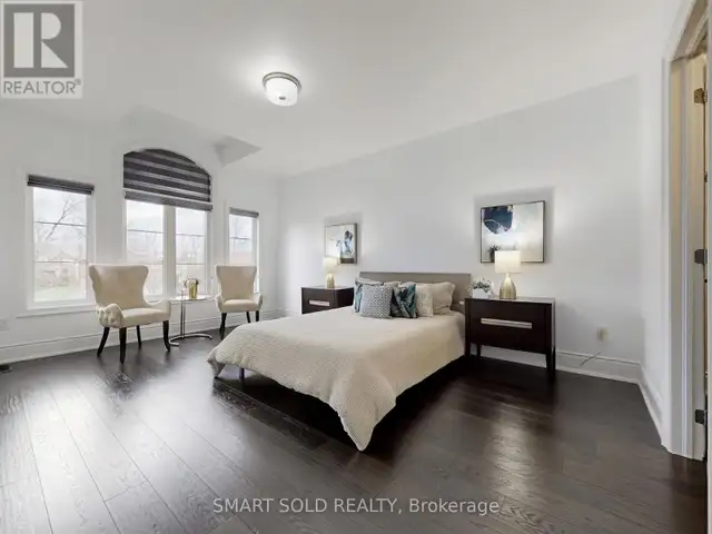 For Sale: Spacious Luxury Detached Home in Observatory - Photo 12