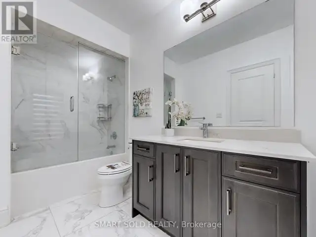 For Sale: Spacious Luxury Detached Home in Observatory - Photo 13