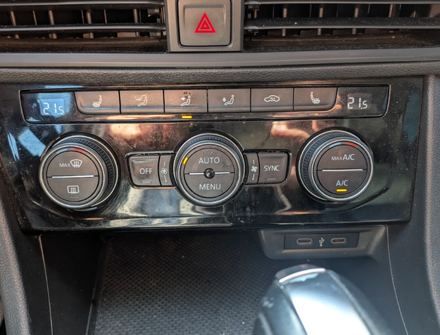 2021 Volkswagen Jetta SEL - Photo 10