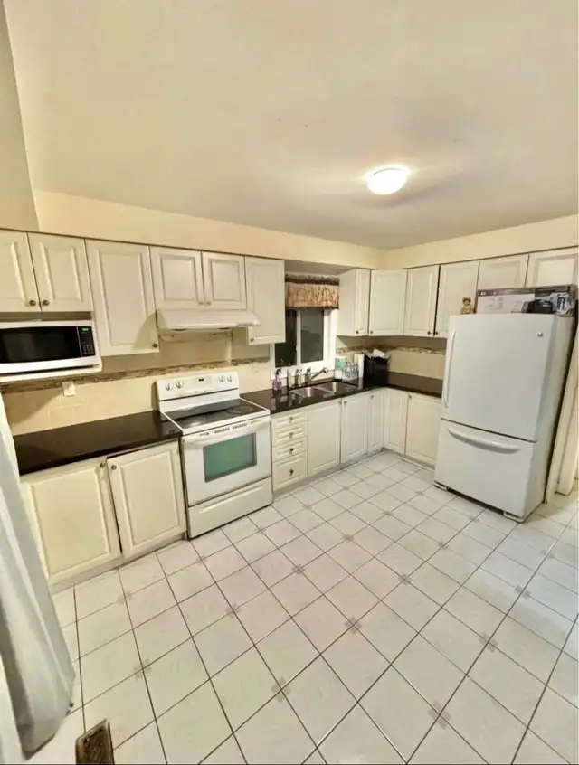 ROOM FOR RENT! - Photo 3