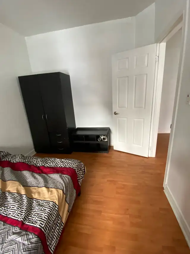 Cozy room in eastyork available from June 1st,single/couple - Photo 2