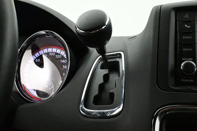 2020 Dodge Grand Caravan Premium Captains Chairs, Low Kms, Remot - Photo 9