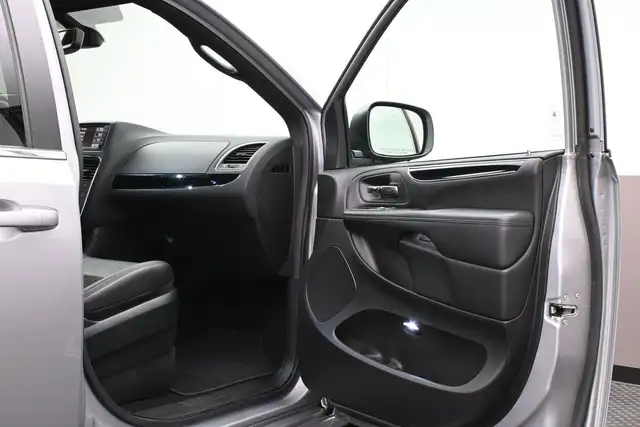 2020 Dodge Grand Caravan Premium Captains Chairs, Low Kms, Remot - Photo 29