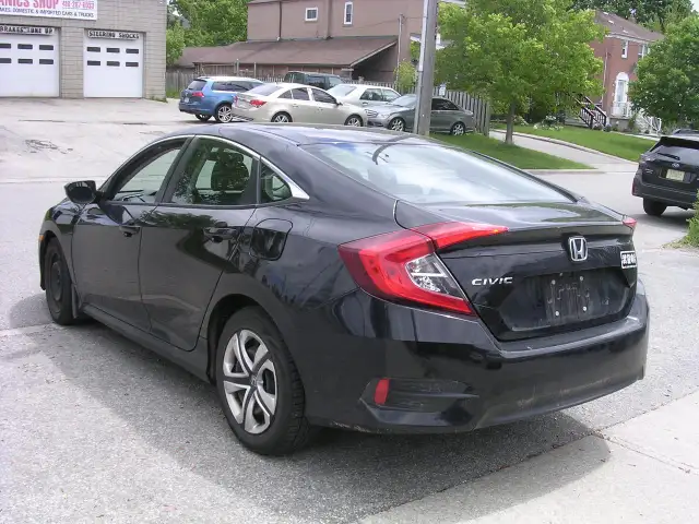 2017 Honda Civic 4dr Cvt Lx - Photo 4