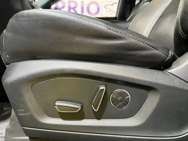 2020 Ford Explorer - Photo 15