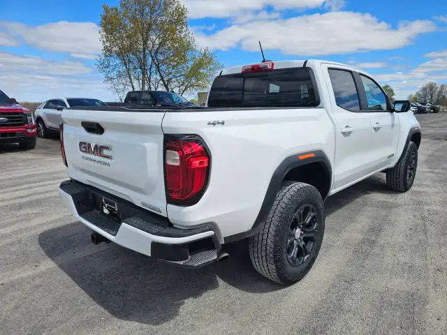 2024 GMC Canyon - Photo 2