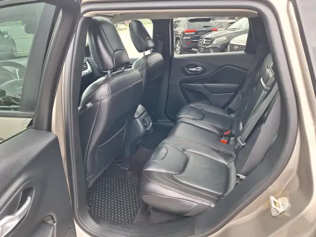 2016 Jeep Cherokee Trailhawk - Photo 10