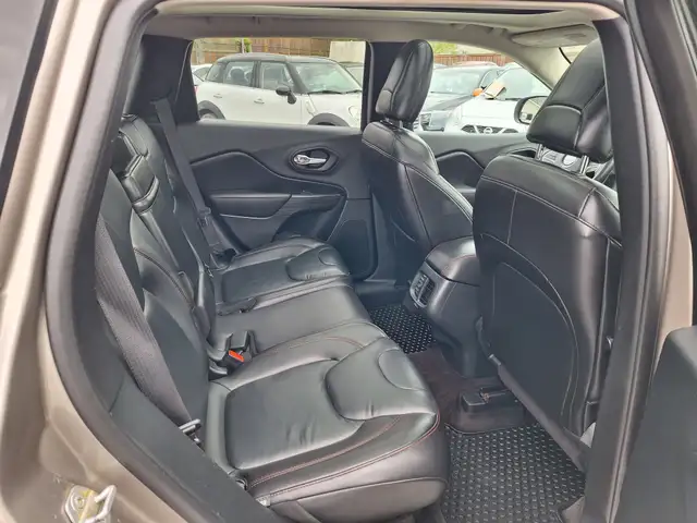 2016 Jeep Cherokee Trailhawk - Photo 11