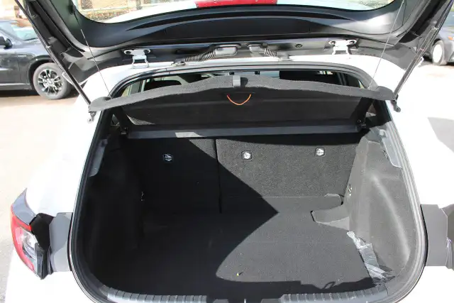 2025 Toyota Corolla - Photo 17