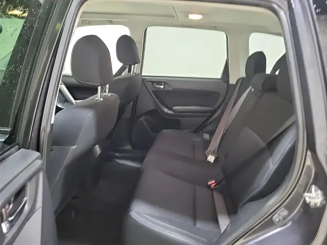 2017 Subaru Forester i Touring - Photo 6