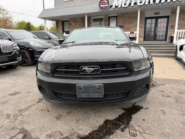 2012 Ford Mustang 2dr Cpe V6 Manual - Photo 2