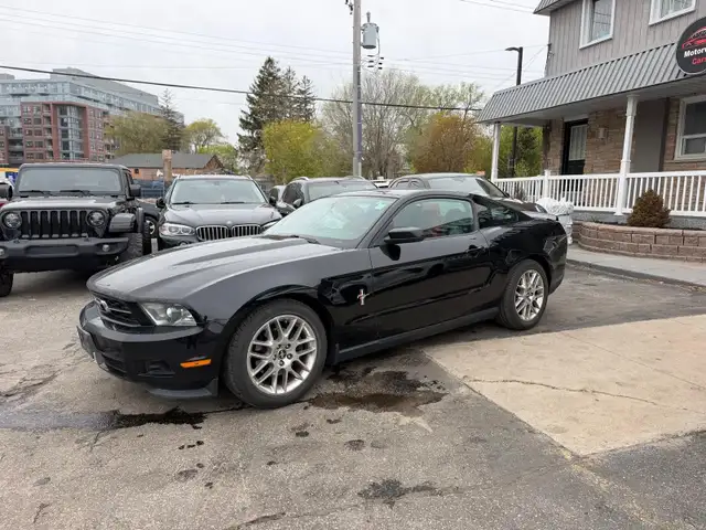 2012 Ford Mustang 2dr Cpe V6 Manual - Photo 6