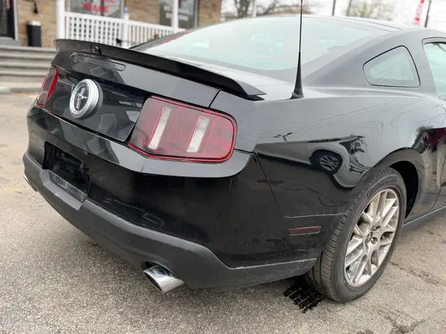 2012 Ford Mustang 2dr Cpe V6 Manual - Photo 12