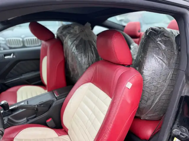 2012 Ford Mustang 2dr Cpe V6 Manual - Photo 16