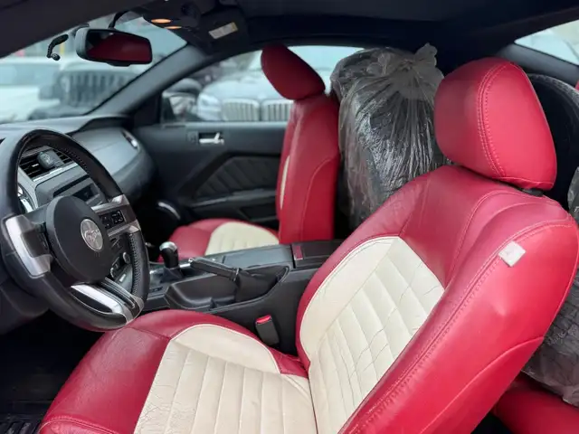 2012 Ford Mustang 2dr Cpe V6 Manual - Photo 17