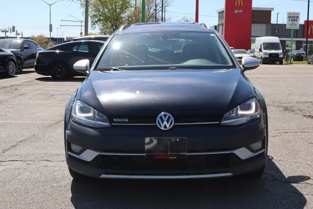 2017 Volkswagen Golf SportWagen - Photo 2
