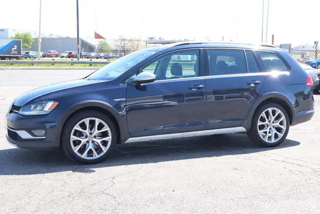 2017 Volkswagen Golf SportWagen - Photo 3