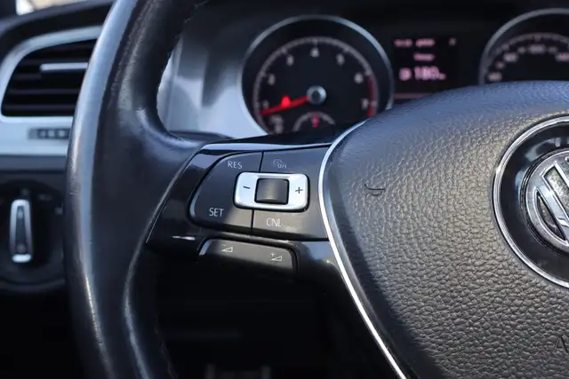 2017 Volkswagen Golf SportWagen - Photo 18