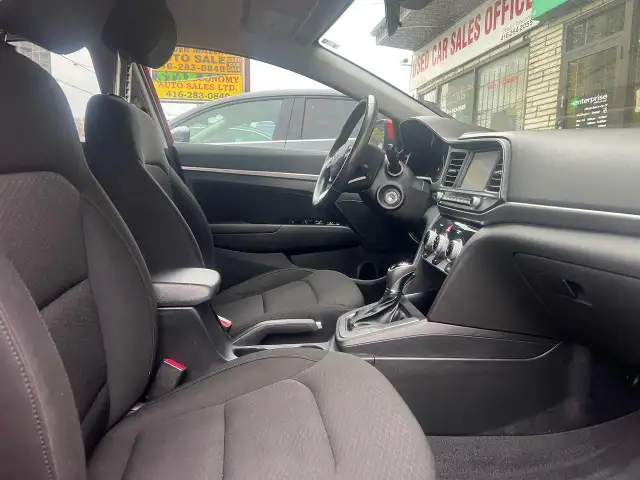 2019 Hyundai Elantra BACK CAM-HEATED SEATS- BLUETOOTH & MORE! - Photo 17