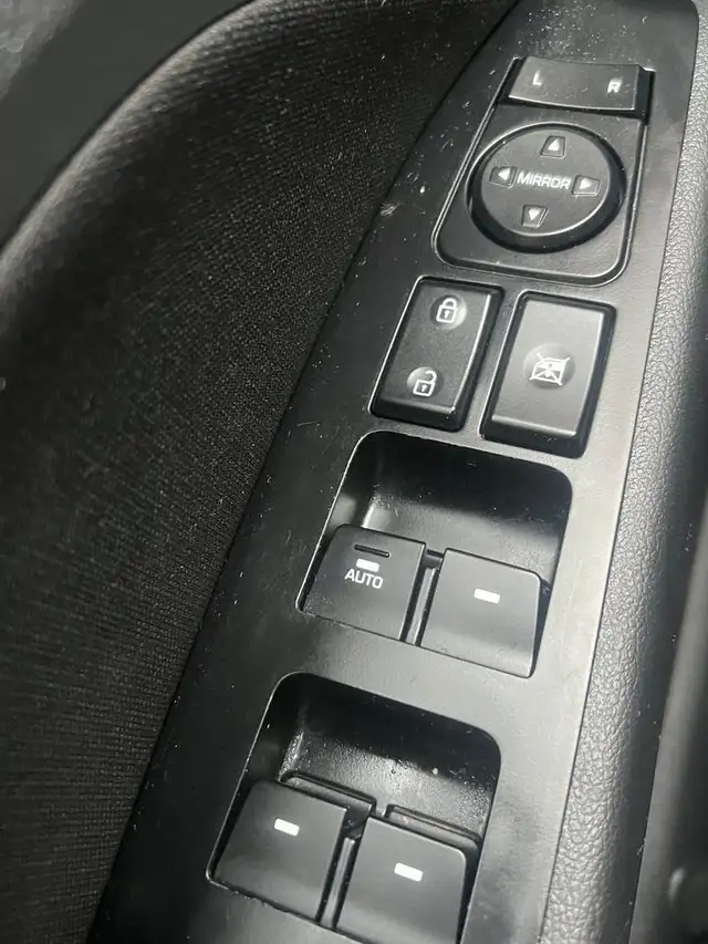 2019 Hyundai Elantra BACK CAM-HEATED SEATS- BLUETOOTH & MORE! - Photo 21
