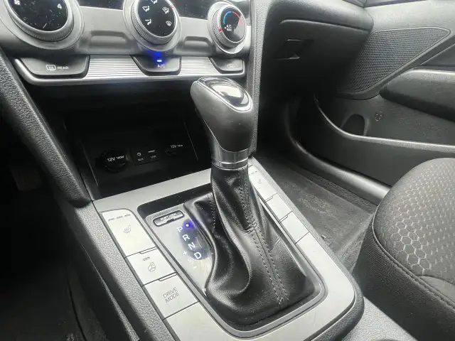 2019 Hyundai Elantra BACK CAM-HEATED SEATS- BLUETOOTH & MORE! - Photo 23