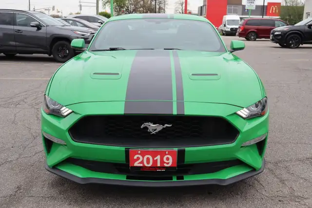 2019 Ford Mustang - Photo 2