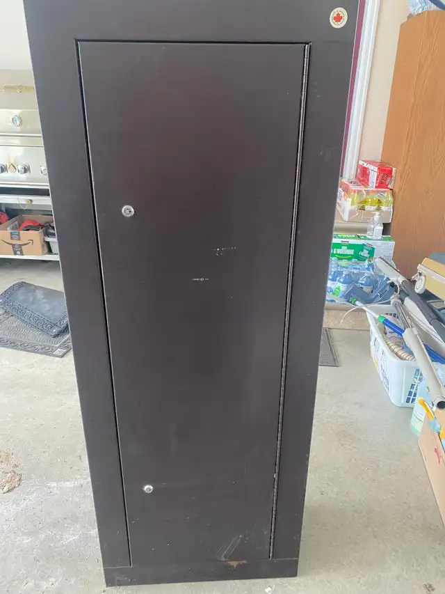 Gun cabinet
