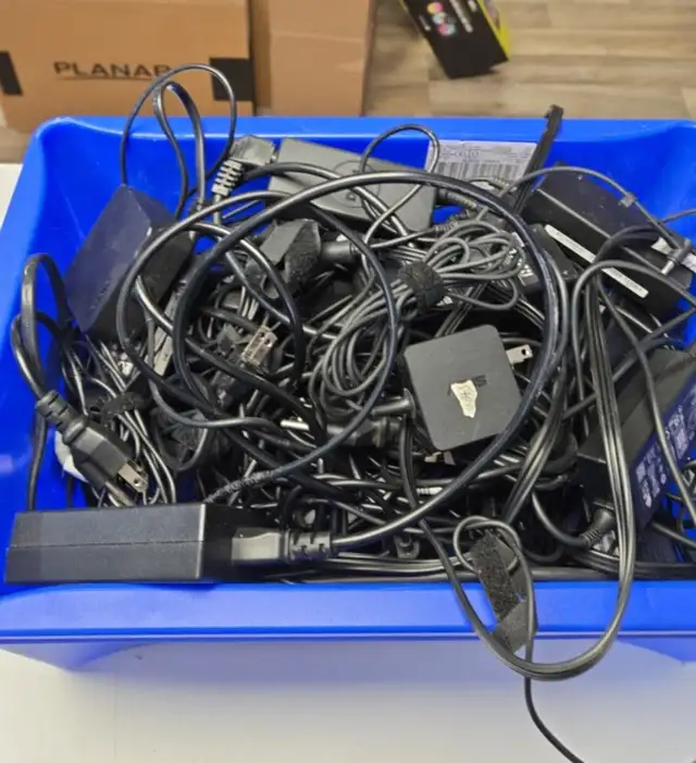 Chargeurs de laptops RARES - Plusieurs marques et modèles dispo