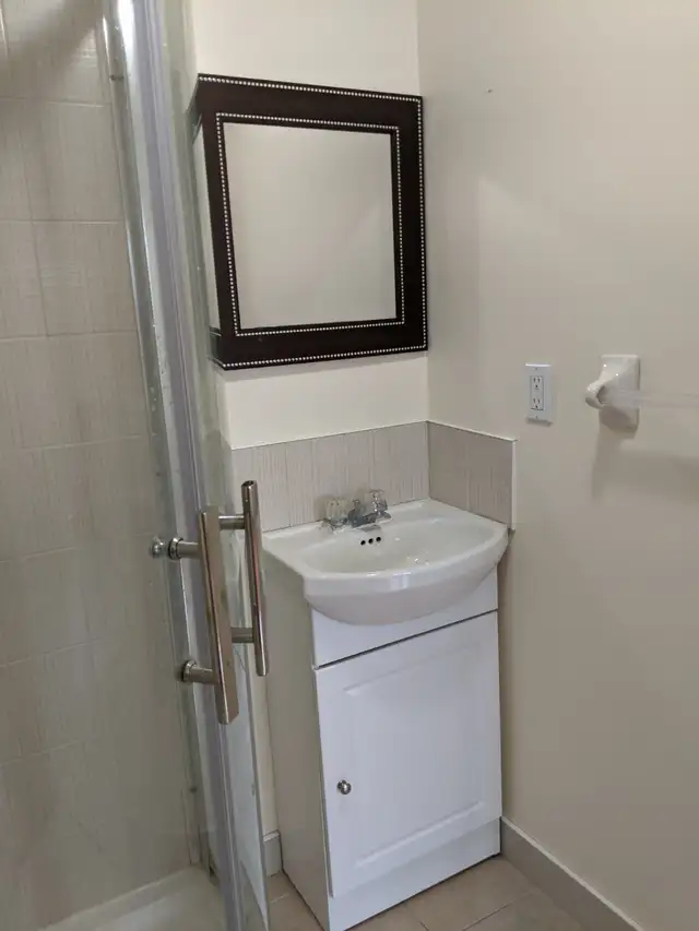 Large Room/Private Bath/Balcony/Parking @York University Village - Photo 8