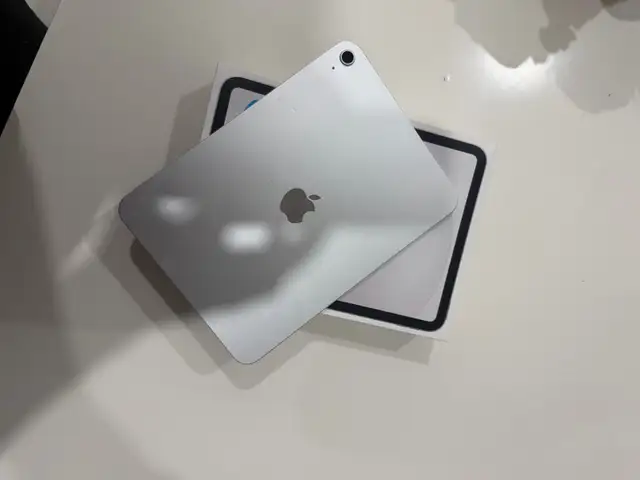 iPad (A16) 128GB Wi-Fi – Like New | Silver - Photo 2