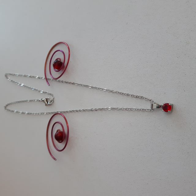 BOUCLE D'OREILLES ROUGE COLLIER ARGENT ROUGE9'HAUT: $20.00 LES 3 - Photo 2